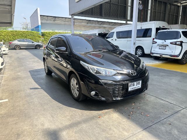 Toyota Yaris 2018 1.2 G Sedan เบนซิน ไม่ติดแก๊ส เกียร์อัตโนมัติ ดำ รูปที่ 2