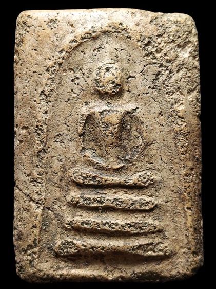 พระสมเด็จเก่ามีหักซ่อมมุมด้านล่างครับ