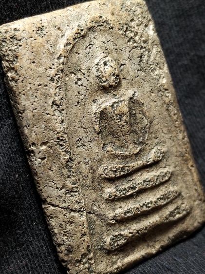 พระสมเด็จเก่ามีหักซ่อมมุมด้านล่างครับ รูปที่ 3