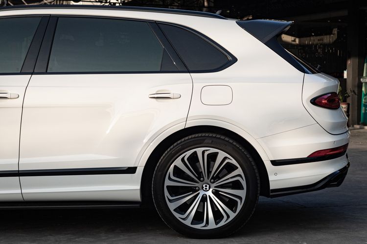 Bentley Bentayga 2022 3.0 Hybrid 4WD Utility-car ปลั๊กอินไฮบริด (PHEV) ไม่ติดแก๊ส เกียร์อัตโนมัติ ขาว รูปที่ 4