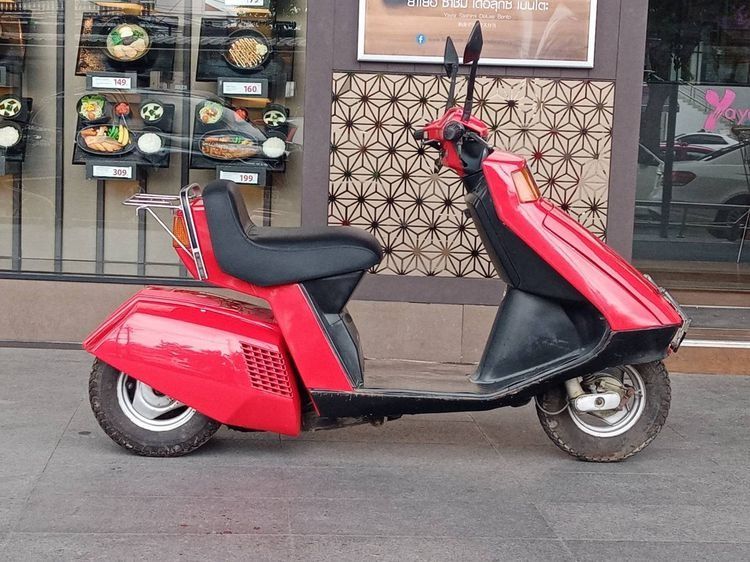 จักรยานไฟฟ้าป๊อป Honda Stream เครื่องเดิม สีสวย เครื่องยนต์ 50 cc สตาร์ท 2 ระบบ ไฟติดทุกดวง มีที่เก็บของด้านหน้า สีทำใหม่