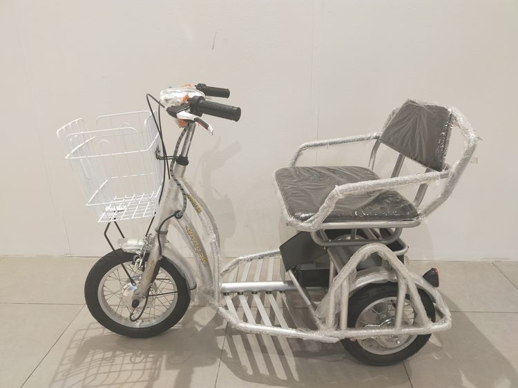 รถไฟฟ้า MEADOW รุ่น EPATROL 12 (แบตเตอรี่ตะกั่วกรด VRLA 36V 7.8AH) ราคา 14,900.00 ขาย 13900 การขับขี่ ที่แตกต่าง o ตัวถัง Hi-Tensile ดีไซน์ใ รูปที่ 13