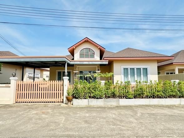 มีบางส่วน  บ้านเดี่ยวชั้นเดียว (Private Zone) หน้าบ้านไม่ชนกะใคร ถนนกว้างน่าอยู่ มีความเป็นส่วนตัวสูง ทำเลดีมาก ติดถนนเส้นหลัก