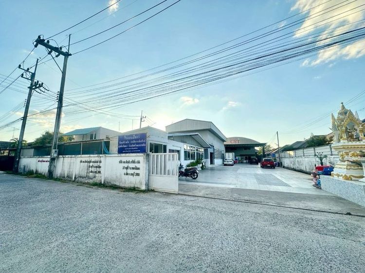 ปล่อยเช่า โรงงานใกล้อมตะ ใกล้บายพาสกรุงเทพพัทยา อาคารโกดังให้เช่า มีสามอาคาร