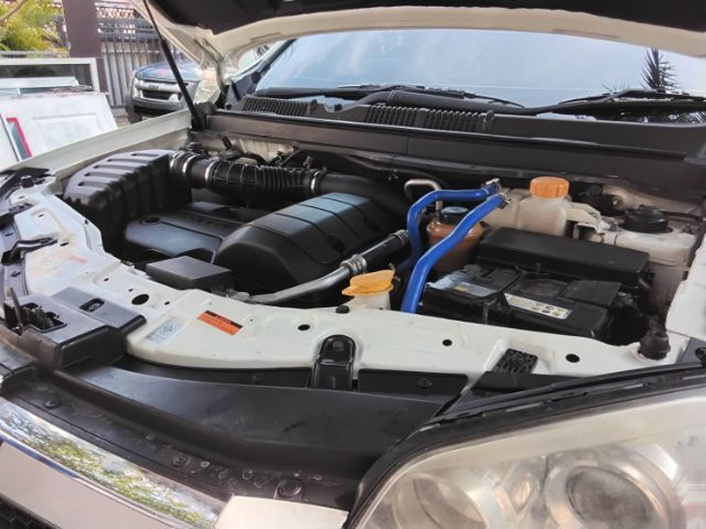 Chevrolet Captiva 2011 2.0 LTZ 2WD Sedan เบนซิน ไม่ติดแก๊ส เกียร์อัตโนมัติ ขาว รูปที่ 4