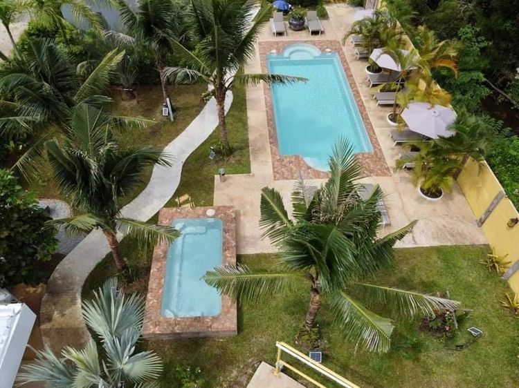 รีสอร์ตหรู 14 ห้องนอน ใกล้หาดสวนสน  ระยอง  กรรมสิทธิ์ ชื่อบริษัท