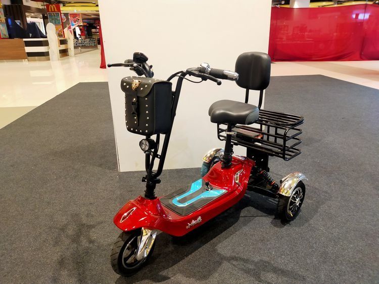 จักรยานไฟฟ้า กะทัดรัด คล่องตัวสูง แบตลิเธี่ยม ถอดมาชาร์จได้ มอเตอร์แรง 48 v 12a 350 w แบตลิเธี่ยม ถอดมาชาร์จได้ ความเร็วสูงสุด 35 กม รูปที่ 3