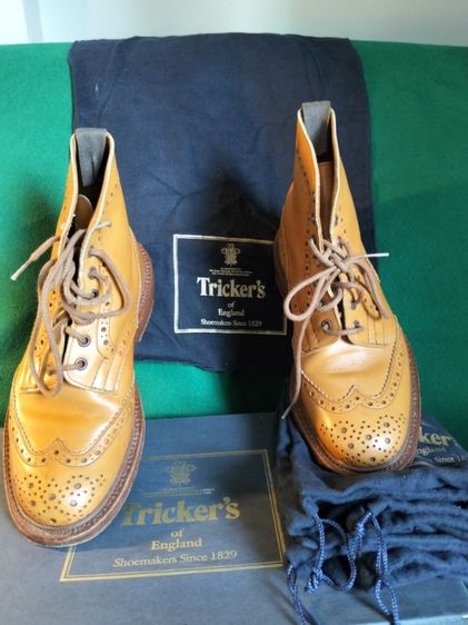 น้ำตาล รองเท้าบู๊ท UK 6.5 | EU 40 | US 7 อื่นๆ ขอขายรองเท้าบูทหนังแท้ยี่ห้อ Triker's of England.made in England ไซส์ 6.5 พร้อมกล่องถุงผ้า 2 ใบและผ้าเช็ดร้องเท้าแท้เดิมๆสภาพใช้น้อย