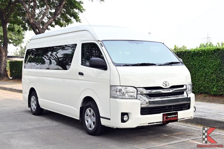 รถ Toyota Commuter 3.0 สี ขาว