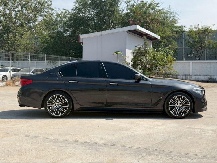 BMW Series 5 2019 530e Sedan ปลั๊กอินไฮบริด (PHEV) ไม่ติดแก๊ส เกียร์อัตโนมัติ ดำ รูปที่ 4