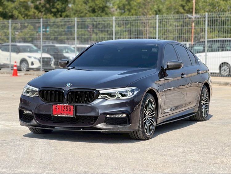 BMW Series 5 2019 530e Sedan ปลั๊กอินไฮบริด (PHEV) ไม่ติดแก๊ส เกียร์อัตโนมัติ ดำ รูปที่ 3