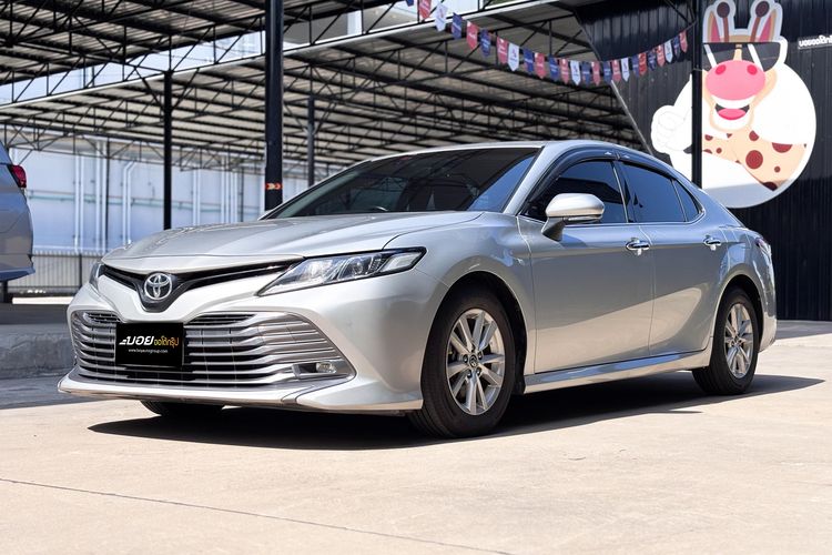 รถ Toyota Camry 2.0 G สี บรอนซ์เงิน