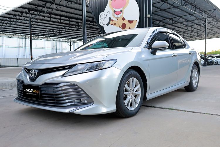 รถ Toyota Camry 2.0 G สี บรอนซ์เงิน