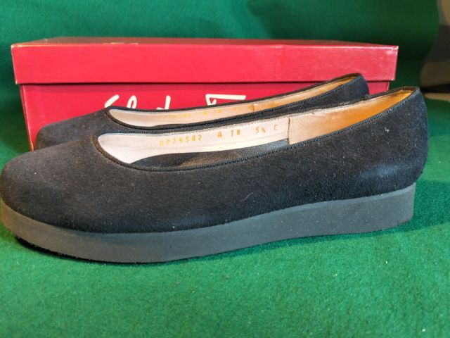 ขอขายรองเท้าหญิง slip on The' Suede calf แบรนด์ Salvatore ferragamo รุ่น Fruit made in Italy.แท้ไซส์ 5.5 วัดข้างในได้ 9นิ้ว. รูปที่ 5