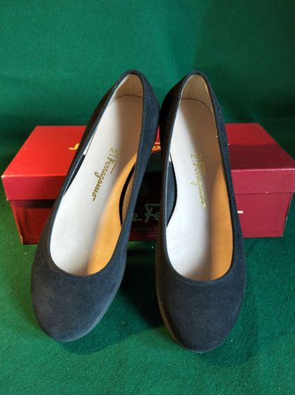 ขอขายรองเท้าหญิง slip on The' Suede calf แบรนด์ Salvatore ferragamo รุ่น Fruit made in Italy.แท้ไซส์ 5.5 วัดข้างในได้ 9นิ้ว. รูปที่ 4