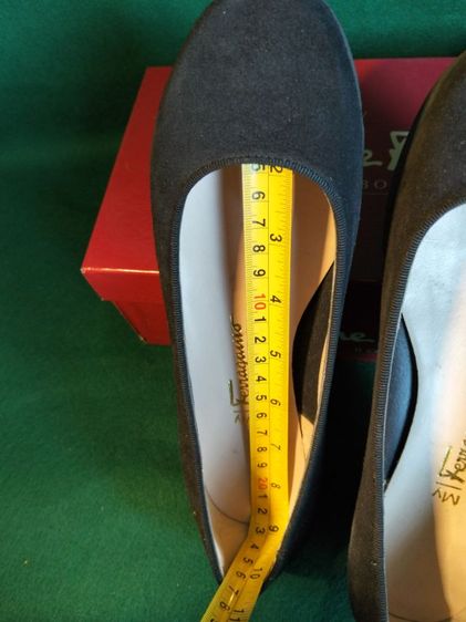 ขอขายรองเท้าหญิง slip on The' Suede calf แบรนด์ Salvatore ferragamo รุ่น Fruit made in Italy.แท้ไซส์ 5.5 วัดข้างในได้ 9นิ้ว. รูปที่ 10