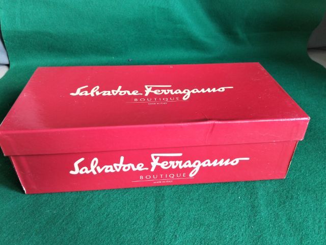 ขอขายรองเท้าหญิง slip on The' Suede calf แบรนด์ Salvatore ferragamo รุ่น Fruit made in Italy.แท้ไซส์ 5.5 วัดข้างในได้ 9นิ้ว. รูปที่ 11