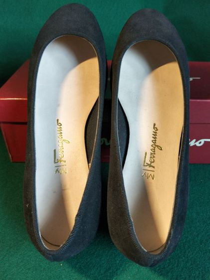ขอขายรองเท้าหญิง slip on The' Suede calf แบรนด์ Salvatore ferragamo รุ่น Fruit made in Italy.แท้ไซส์ 5.5 วัดข้างในได้ 9นิ้ว. รูปที่ 9