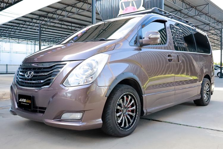 รถ Hyundai H-1  2.5 Deluxe สี น้ำตาล