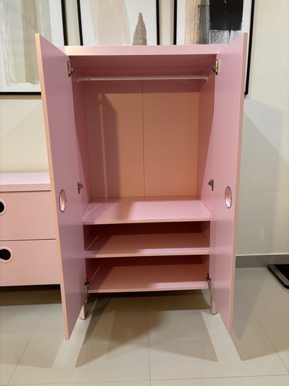 ชุดตู้เสื้อผ้า และ ตู้ลิ้นชัก ikea รุ่น BUSUNGE สีชมพู รูปที่ 4