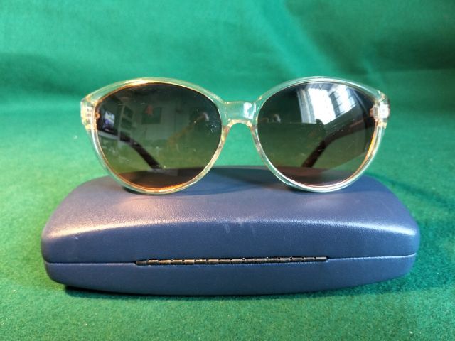 อื่นๆ ขอขายแว่นตากันแดดหญิงแบรนด์ Guess รุ่น GU7159 ขนาด 57-14-135 มม.แท้ผลิตในจีน สภาพสวยตามภาพกระจกสีชาก้านกระสีน้ำตาล.