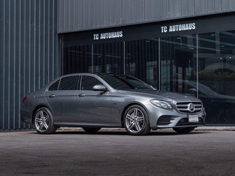 รถ Mercedes-Benz E-Class E300e สี เทา