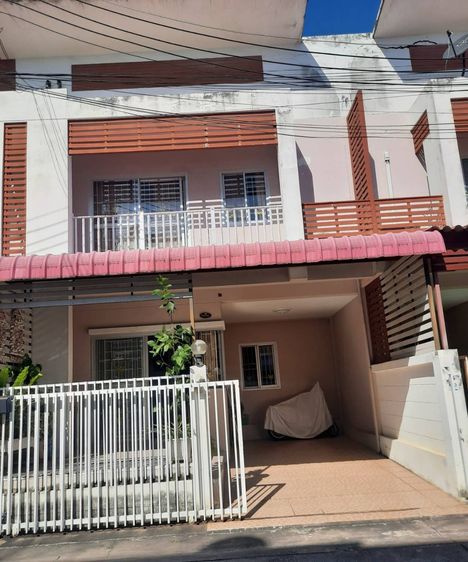 หมู่บ้านทรายแก้ว บ่อวิน ทาวน์เฮ้าส์ พร้อมอยู่ สะอาด เงียบสงบ