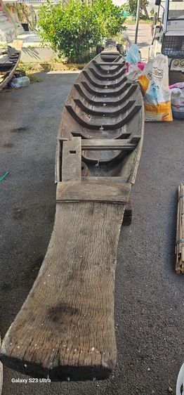 ขายเรือขุดไม้โบราณ ยาวหัวถึงท้าย 7 เมตร