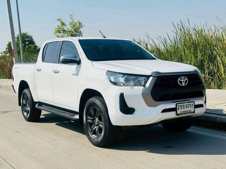 รถ Toyota Hilux Revo Double Cab 2.4 Entry Prerunner สี ขาว