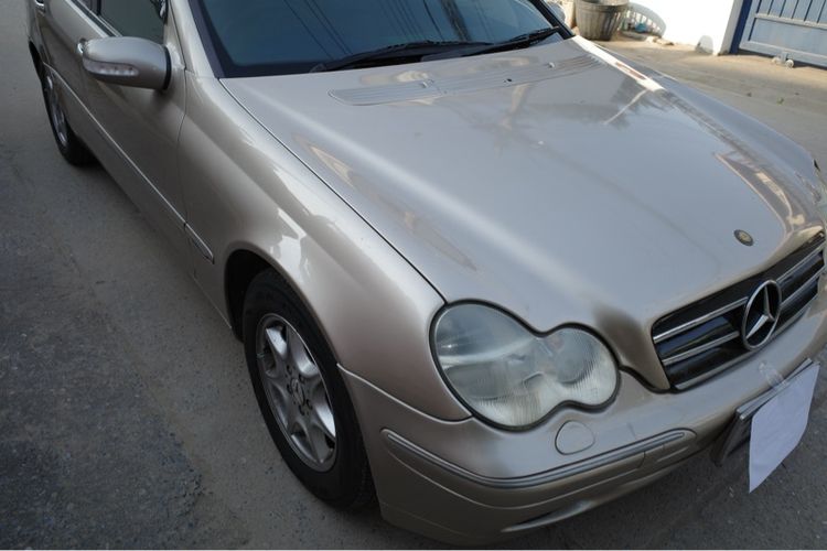 Mercedes-Benz C-Class 2002 C180 Sedan เบนซิน ไม่ติดแก๊ส เกียร์อัตโนมัติ ทอง รูปที่ 2
