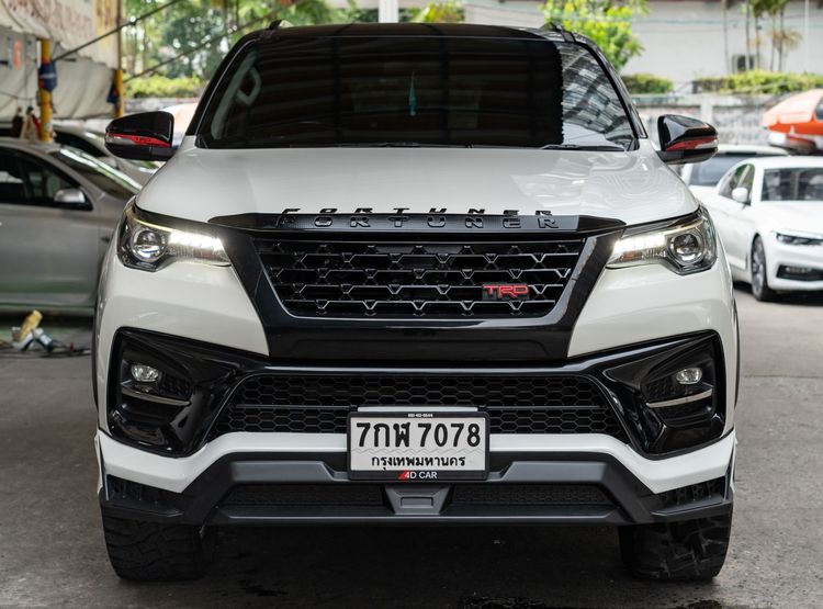 Toyota Fortuner 2016 2.8 V TRD Sportivo Black Top 4WD Utility-car ดีเซล ไม่ติดแก๊ส เกียร์อัตโนมัติ ขาว