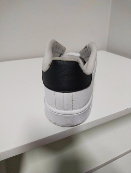 หนัง PU UK 9 | EU 43 1/3 | US 9.5 รองเท้าผ้าใบ Adidas สีขาว สภาพสมบูรณ์ ไม่มีขาดหรือสึกหรอ มือสองเจ้าของขายเอง ซื้อจากช็อปห้าง 