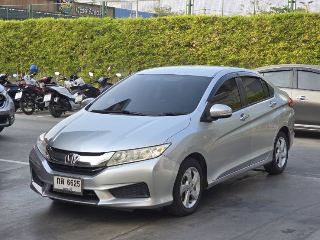 รถ Honda City 1.5 V สี บรอนซ์เงิน