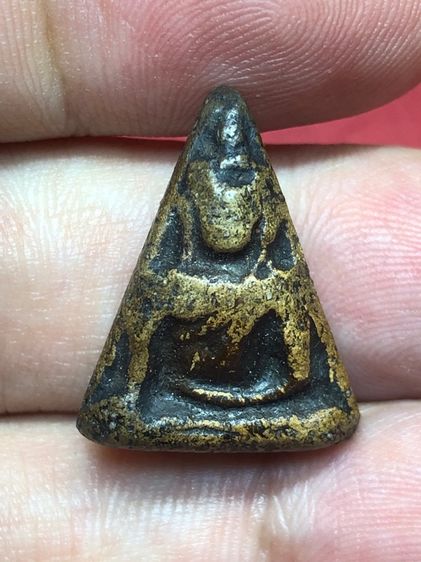 พระนางพญาลงรักเก่าพร้อมตลับเงิน รูปที่ 2