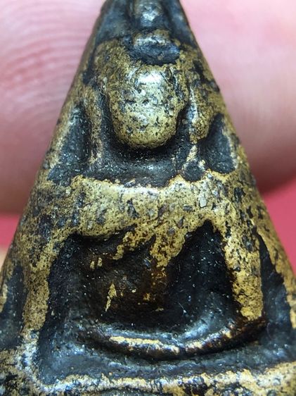 พระนางพญาลงรักเก่าพร้อมตลับเงิน รูปที่ 7