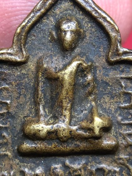 เหรียญหล่อหลวงปู่รอดวัดวังน้ำวนแซยิด รูปที่ 8