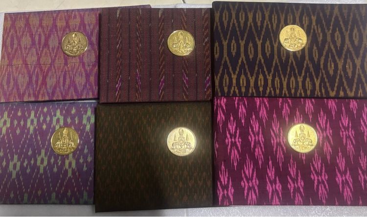 แบงค์ที่ระลึกพร้อมปกผ้าไหมมูลนิธิศูนย์ศิลปาชีพ รูปที่ 3