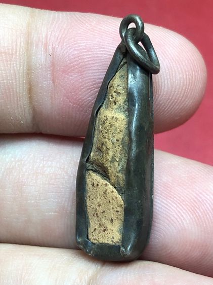 พระร่วงเปิดโลกเม็ดทองหลวงเนื้อดินเลี่ยมเงินโบราณ รูปที่ 3