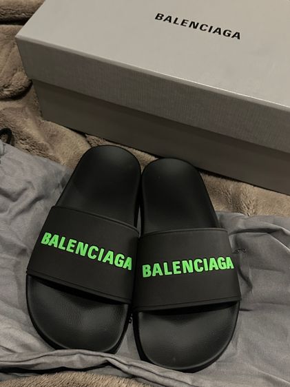 รองเท้าแตะ Balenciaga 