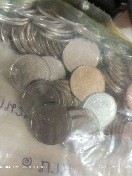 เหรียญกษาปณ์ชนิด1บาทพร้อมหนังสือLips รูปที่ 2