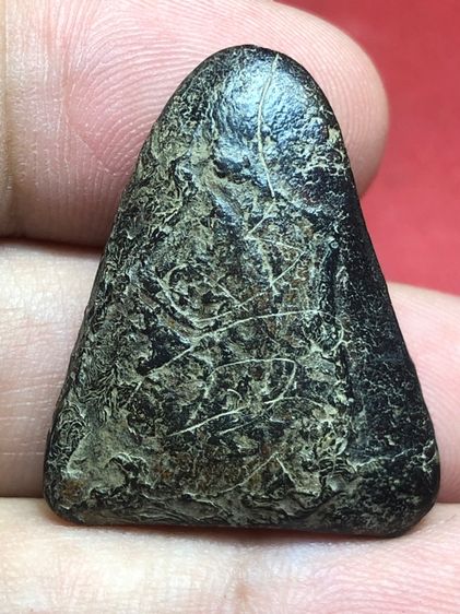 พระปิดตาเนื้อผงจุ่มรัก รูปที่ 5