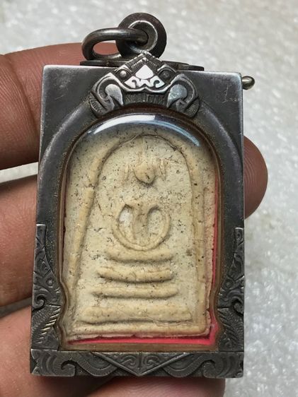 พระสมเด็จวัดระฆังเนื้อสวยมวรสารดีพร้อมตลับเงินเก่าหนาๆสวยๆเปิดแบ่งปันค่ะ