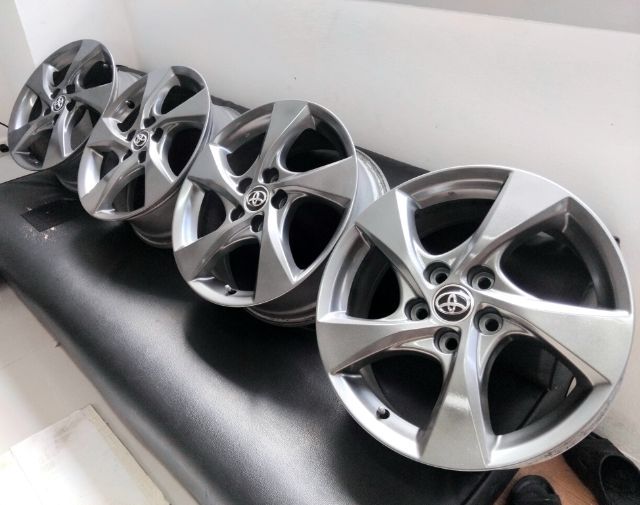 ล้อToyota17นิ้ว ใส่ 5รู114 สีสวย รับเกษตรนวมินทร์ รูปที่ 2