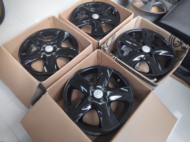 ล้อ15นิ้ว 4 รู100 สีดำเงา รับเกษตรนวมินทร์