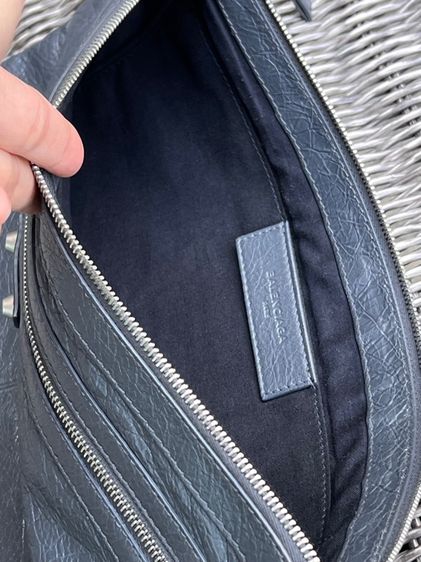 BALENCIAGA Classic City Arena Large Pouch Clutch รูปที่ 9