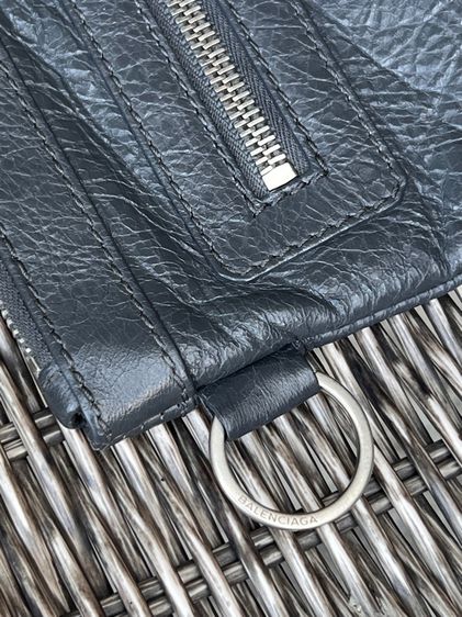 BALENCIAGA Classic City Arena Large Pouch Clutch รูปที่ 13
