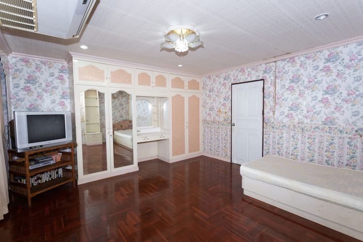 Property Perfect มีบางส่วน สร้างเสร็จก่อน 2010 ขายด่วน ทาวน์เฮ้า3 ชั้น ซอยสาธุประดิษฐ์49 รูปที่ 4
