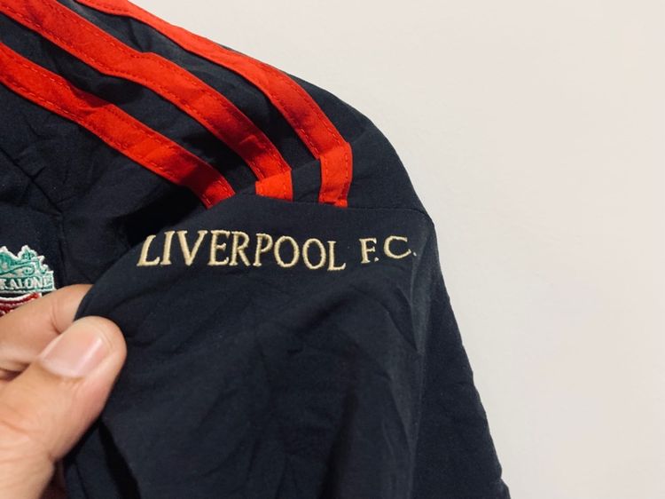 เสื้อเจ็คเก็ต Liverpool แท้ 💯 size วัดจริงขนาด อก 20 ยาว 25.5 นิ้ว สภาพดี ดีเทลสวย ทรงสวย ผ้าร่มมีซับดีมาก หายากน่าสะสมครับ รูปที่ 3