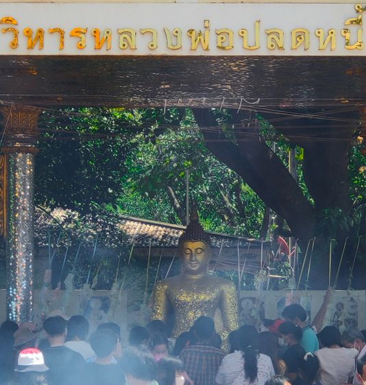หลวงพ่อปลดหนี้ พระธาตุวาโย  ฉะเชิงเทรา รูปที่ 2
