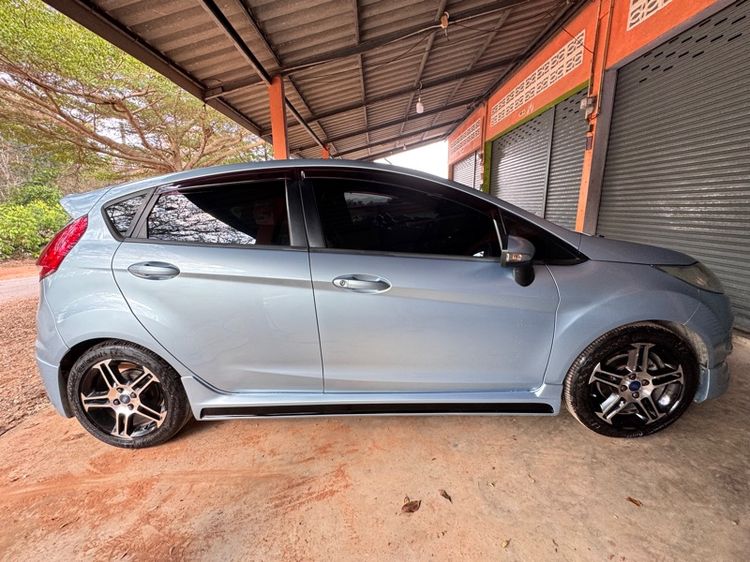 รถ Ford Fiesta 1.5 Sport สี ฟ้า